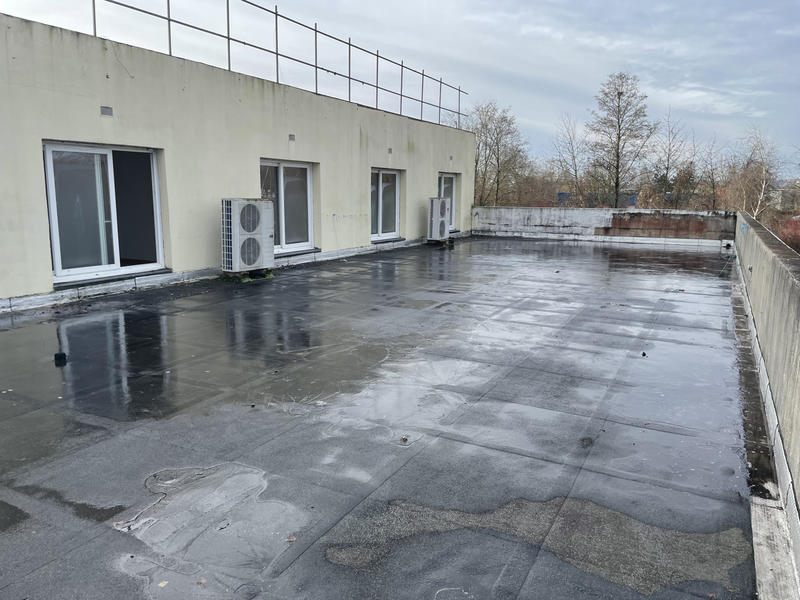 Local commercial - 744 m²