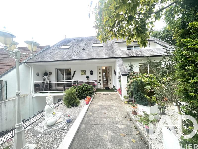 Maison - 180 m² - 8 pièces