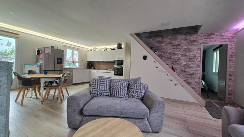 Maison - 99 m² - 5 pièces