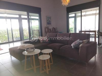 Maison - 140 m² - 5 pièces