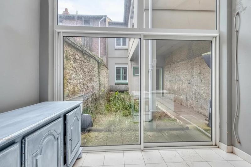 Maison - 238 m² - 11 pièces