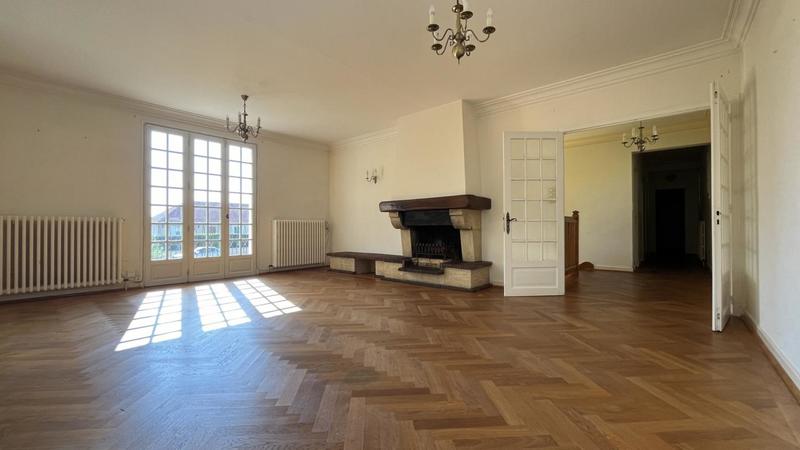 Maison - 200 m² - 7 pièces