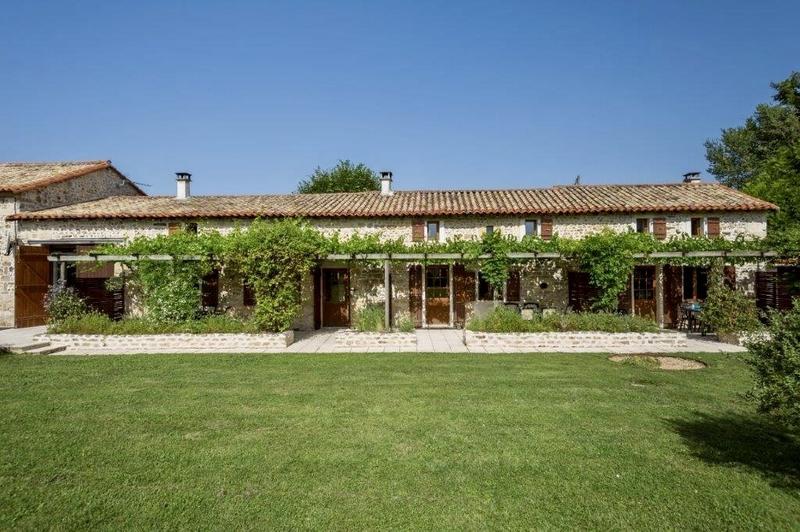 Maison - 550 m² - 29 pièces