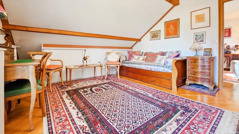 Maison - 241 m² - 7 pièces