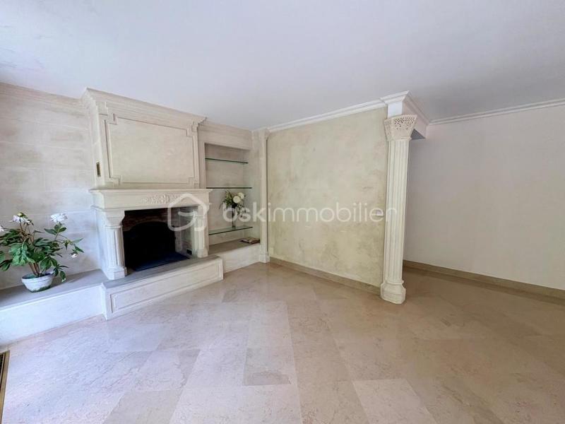 Maison - 222 m² - 10 pièces