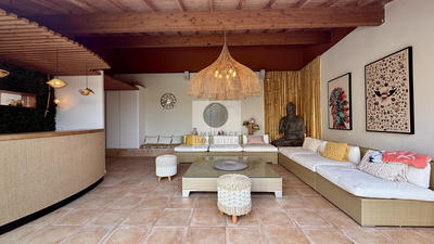 Maison - 284 m² - 8 pièces