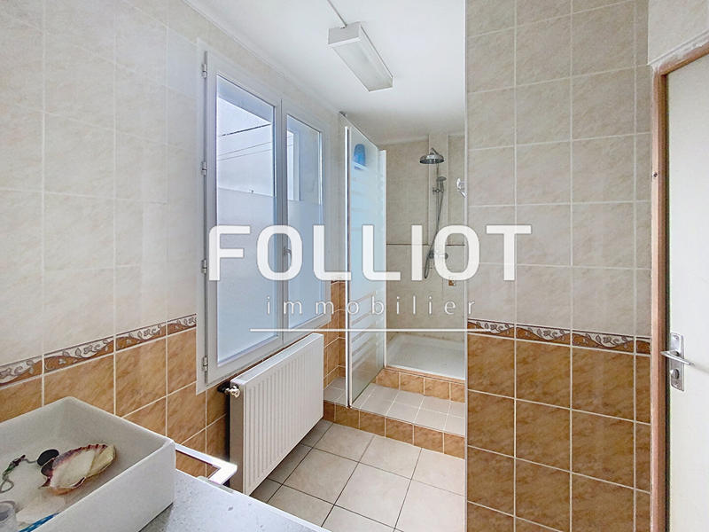 Maison - 221 m² - 6 pièces