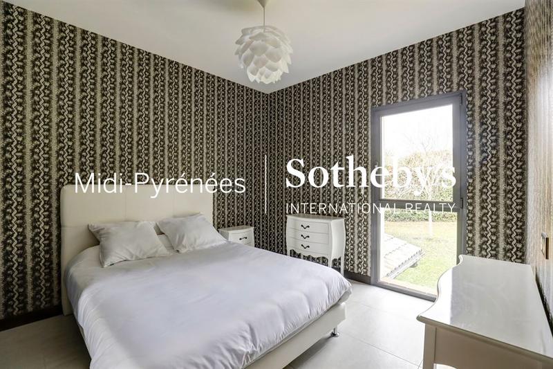 Maison - 320 m² - 9 pièces