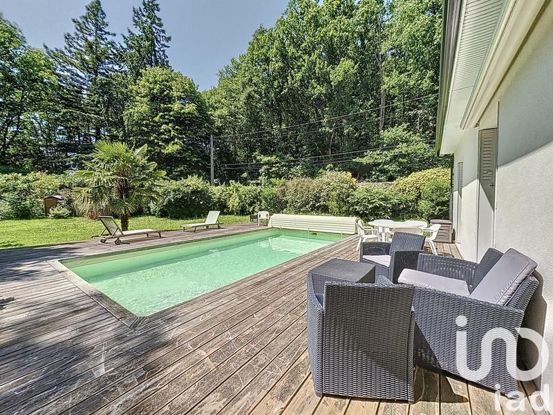 Maison - 270 m² - 9 pièces