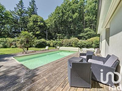 Maison - 270 m² - 9 pièces