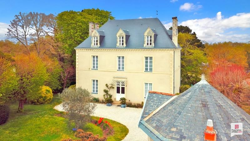 Demeure - 320 m² - 12 pièces