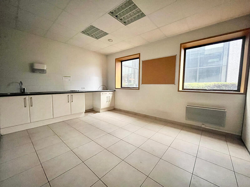 Local commercial - 587 m²