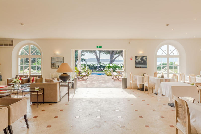 Villa - 614 m² - 14 pièces