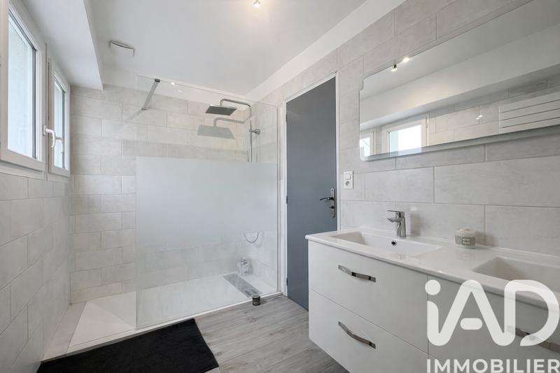 Maison - 385 m² - 8 pièces