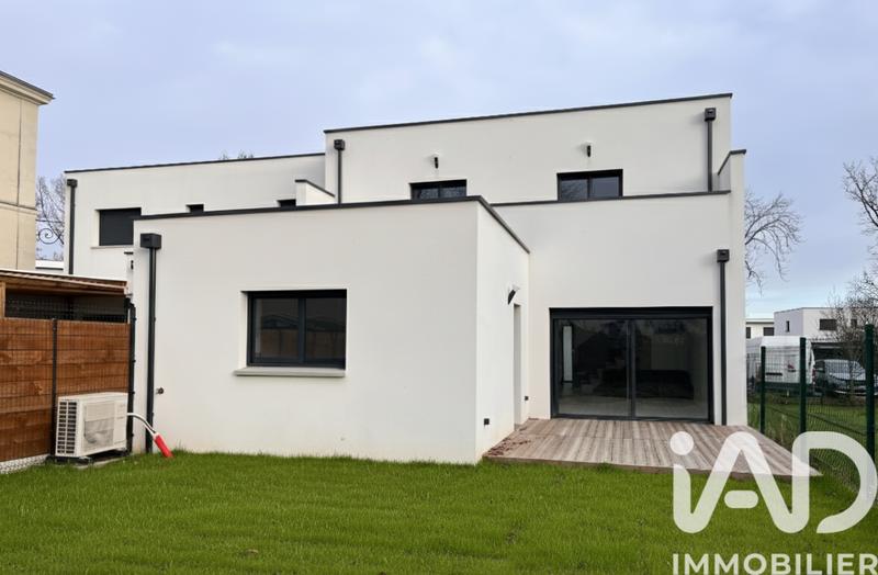 Maison - 200 m² - 8 pièces