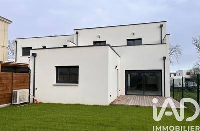 Maison - 200 m² - 8 pièces