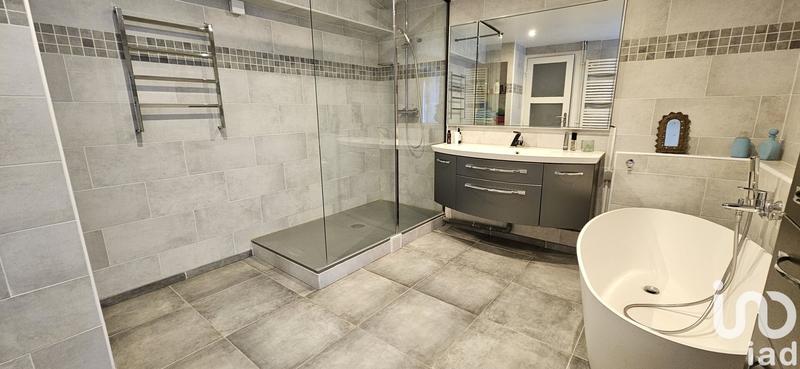 Maison - 250 m² - 10 pièces