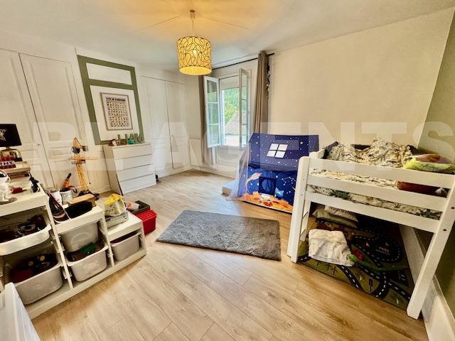 Maison - 337 m² - 8 pièces