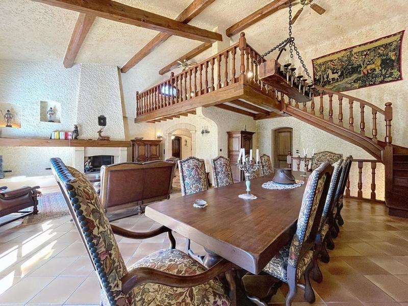 Maison - 362 m² - 5 pièces