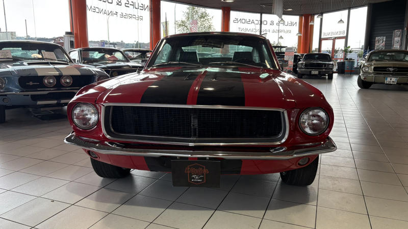 Ford Mustang Fastback Rouge 1967 Code a 289 Ci V8 Boite Meca