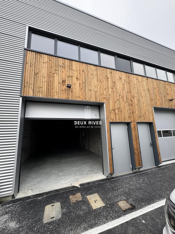 Local d'activités - 160 m²