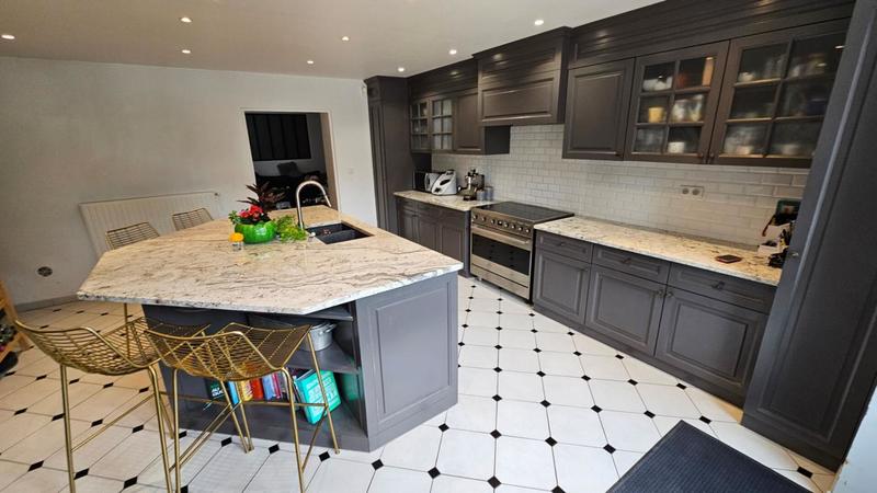 Maison - 198 m² - 8 pièces