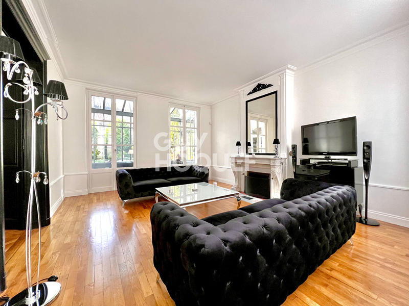 Maison - 273 m² - 10 pièces