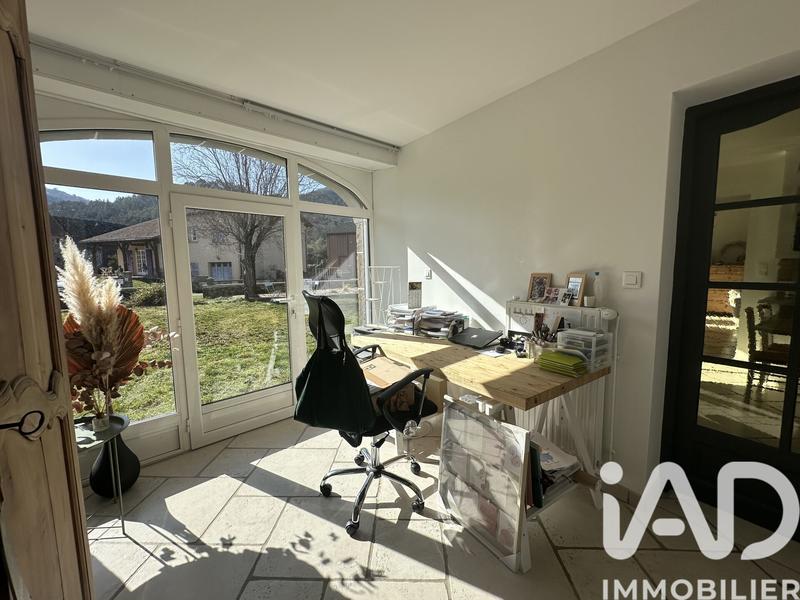Maison - 234 m² - 8 pièces