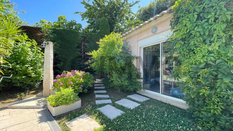 Villa - 205 m² - 6 pièces