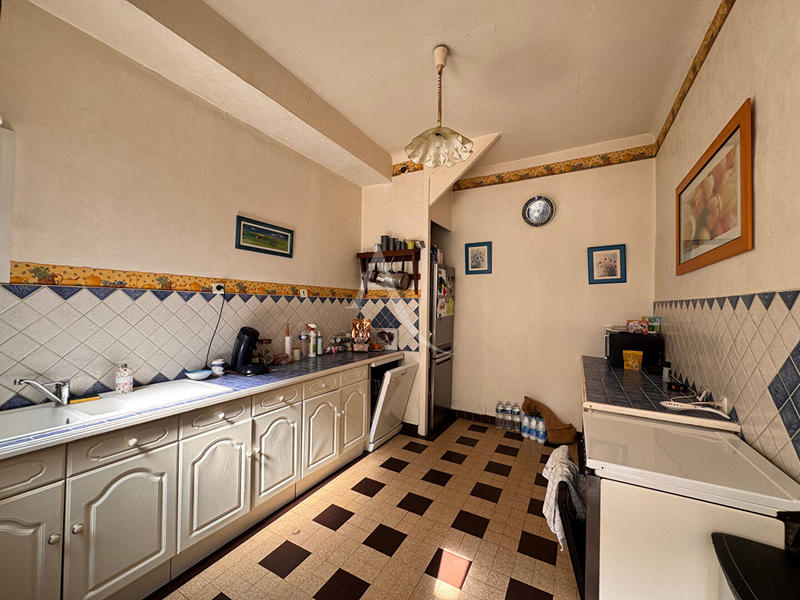 Maison - 222 m² - 9 pièces