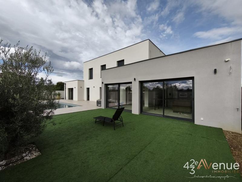 Maison - 229 m² - 5 pièces