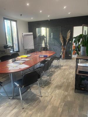 Local commercial - 437 m² - 10 pièces