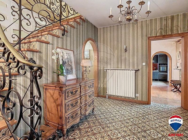 Maison - 213 m² - 8 pièces