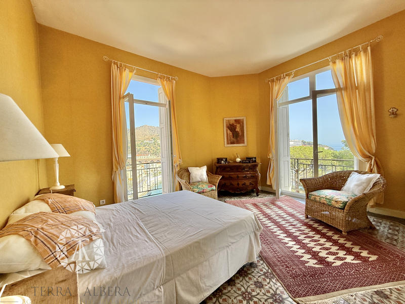 Villa - 219 m² - 10 pièces