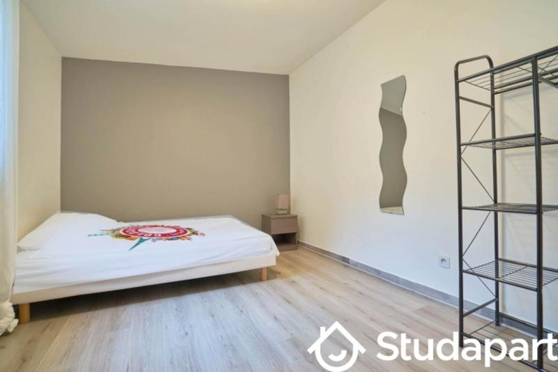 Chambre - 9 m² - 1 pièce