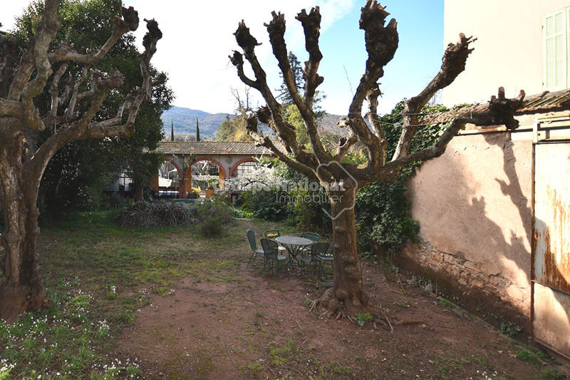 Maison - 320 m² - 13 pièces