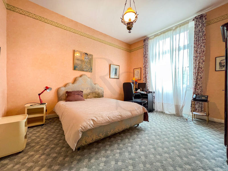 Maison - 358 m² - 11 pièces