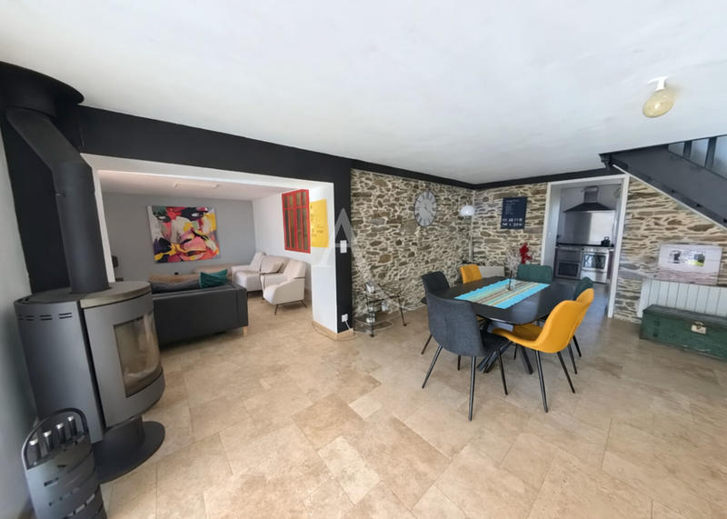 Maison - 207 m² - 10 pièces