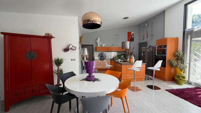 Maison - 181 m² - 7 pièces