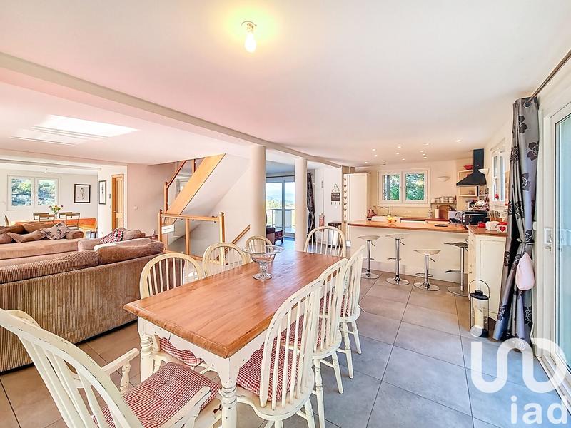 Maison - 258 m² - 9 pièces