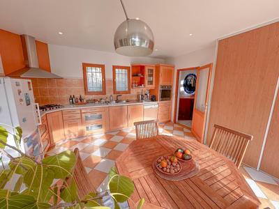 Maison - 195 m² - 8 pièces