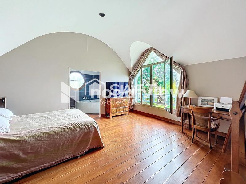 Maison - 205 m² - 8 pièces