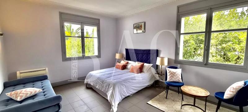 Propriété - 450 m² - 8 pièces