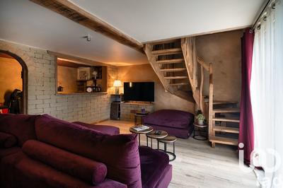 Maison - 486 m² - 17 pièces