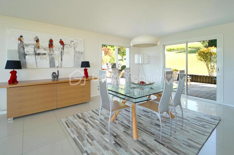 Demeure - 234 m² - 6 pièces