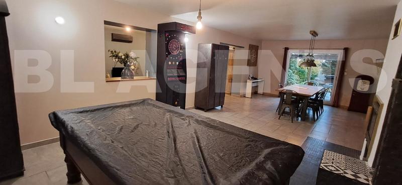 Maison - 239 m² - 10 pièces