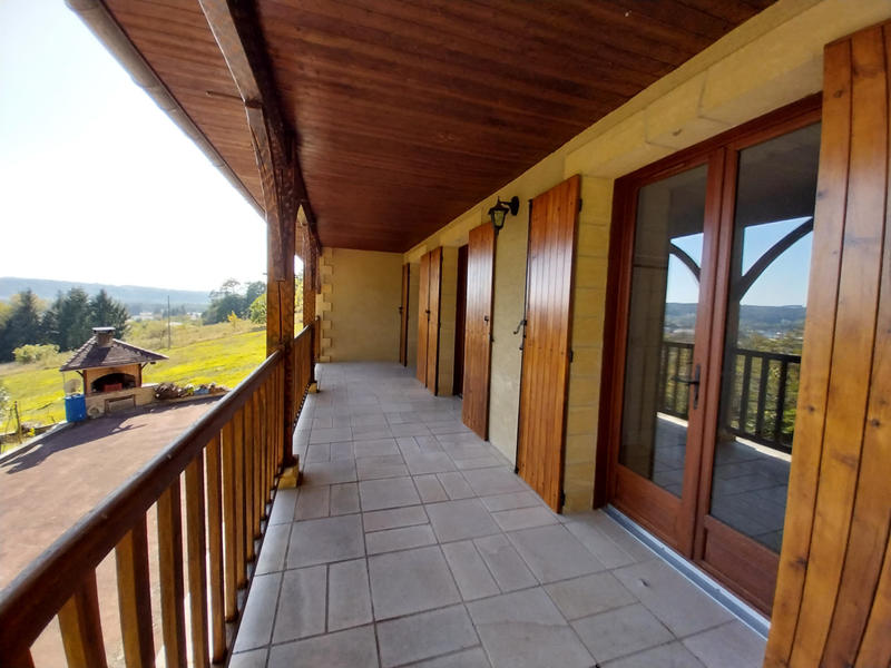 Maison - 239 m² - 8 pièces