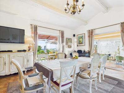 Villa - 170 m² - 6 pièces