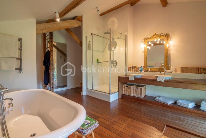 Maison ancienne - 360 m² - 7 pièces