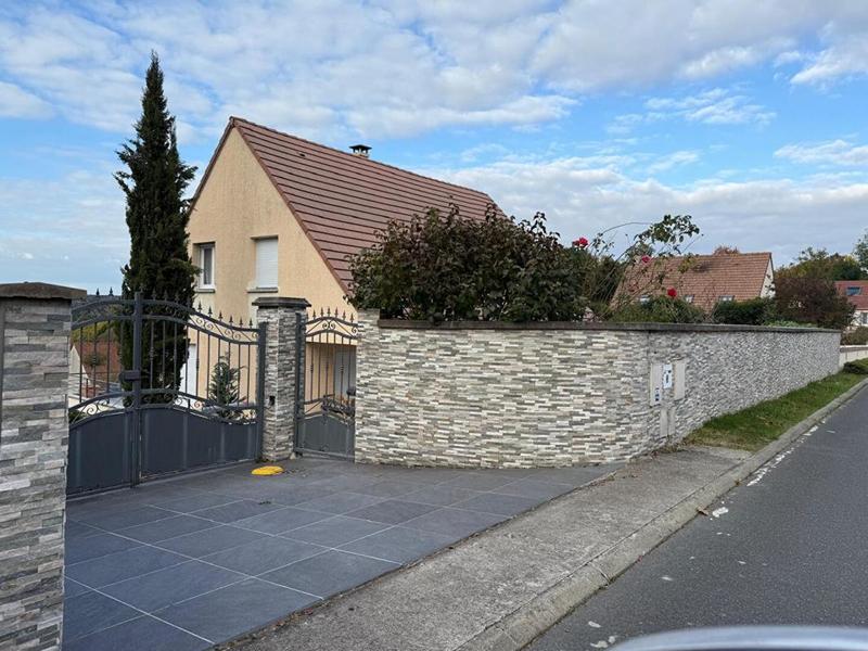 Maison - 197 m² - 8 pièces